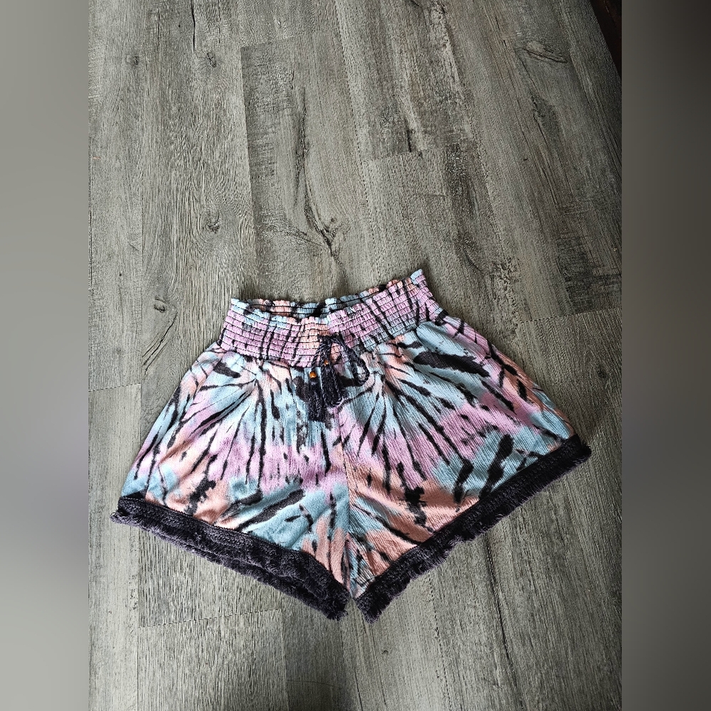 No Boundries Tie-Dye Women's Shorts with Lace Trim Size Large